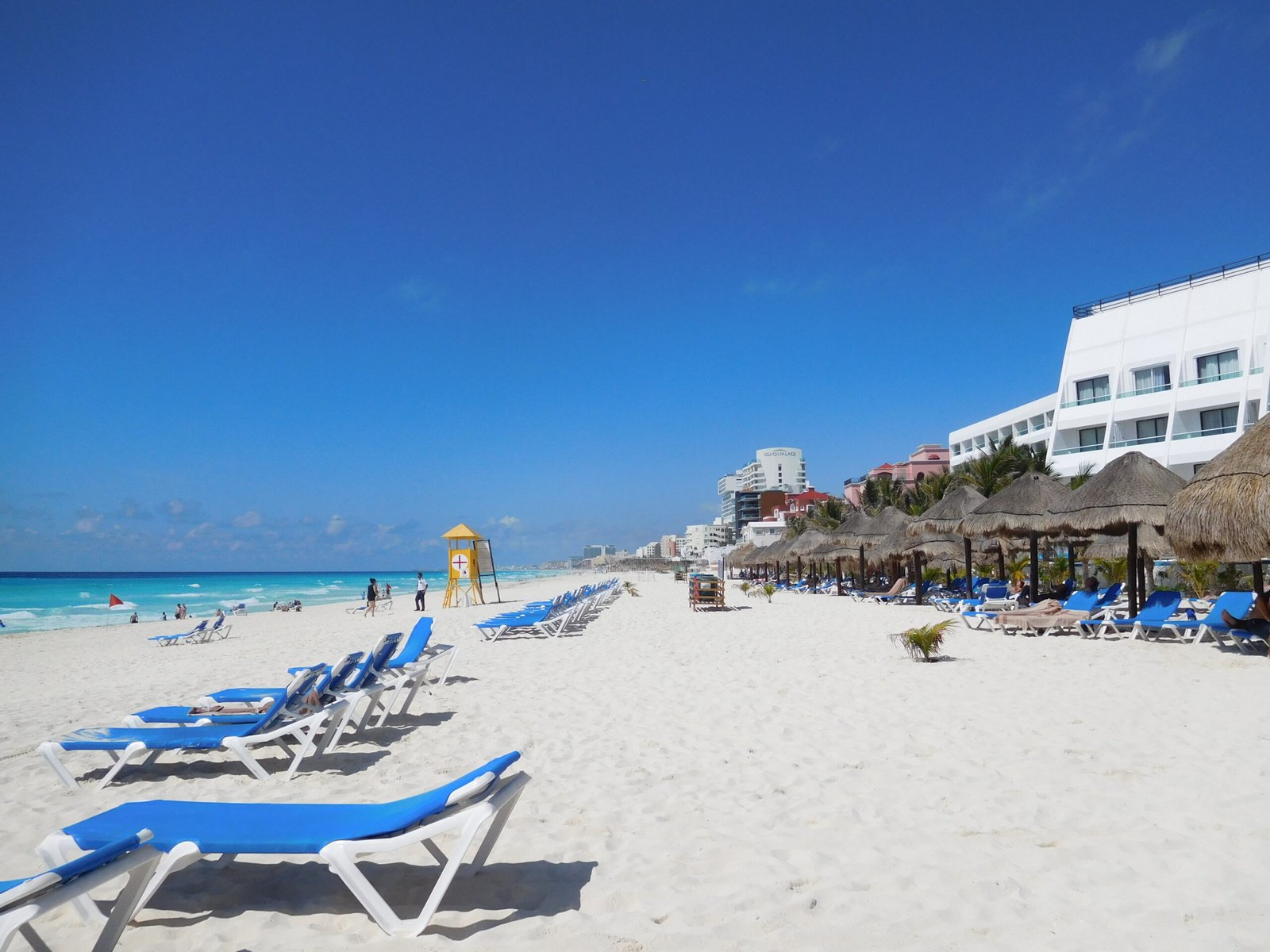 Boulevard Kukulcán, the main road through the Cancún Hotel Zone