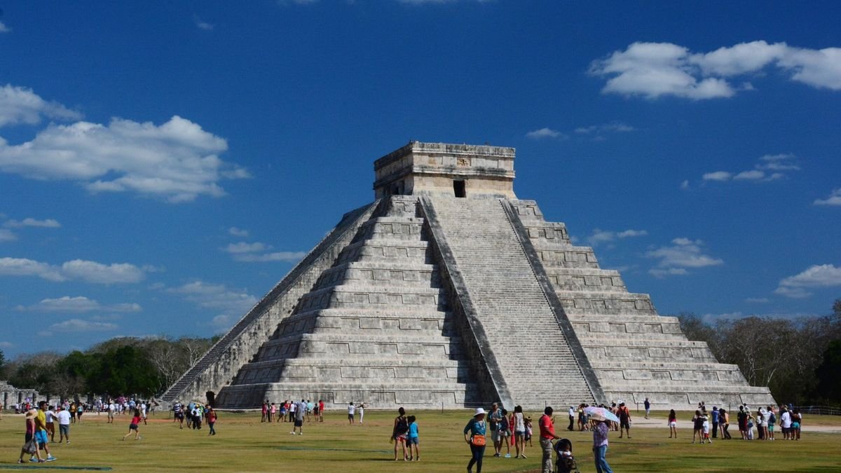 Pirámide de El Castillo en Chichén Itzá, Yucatán, México