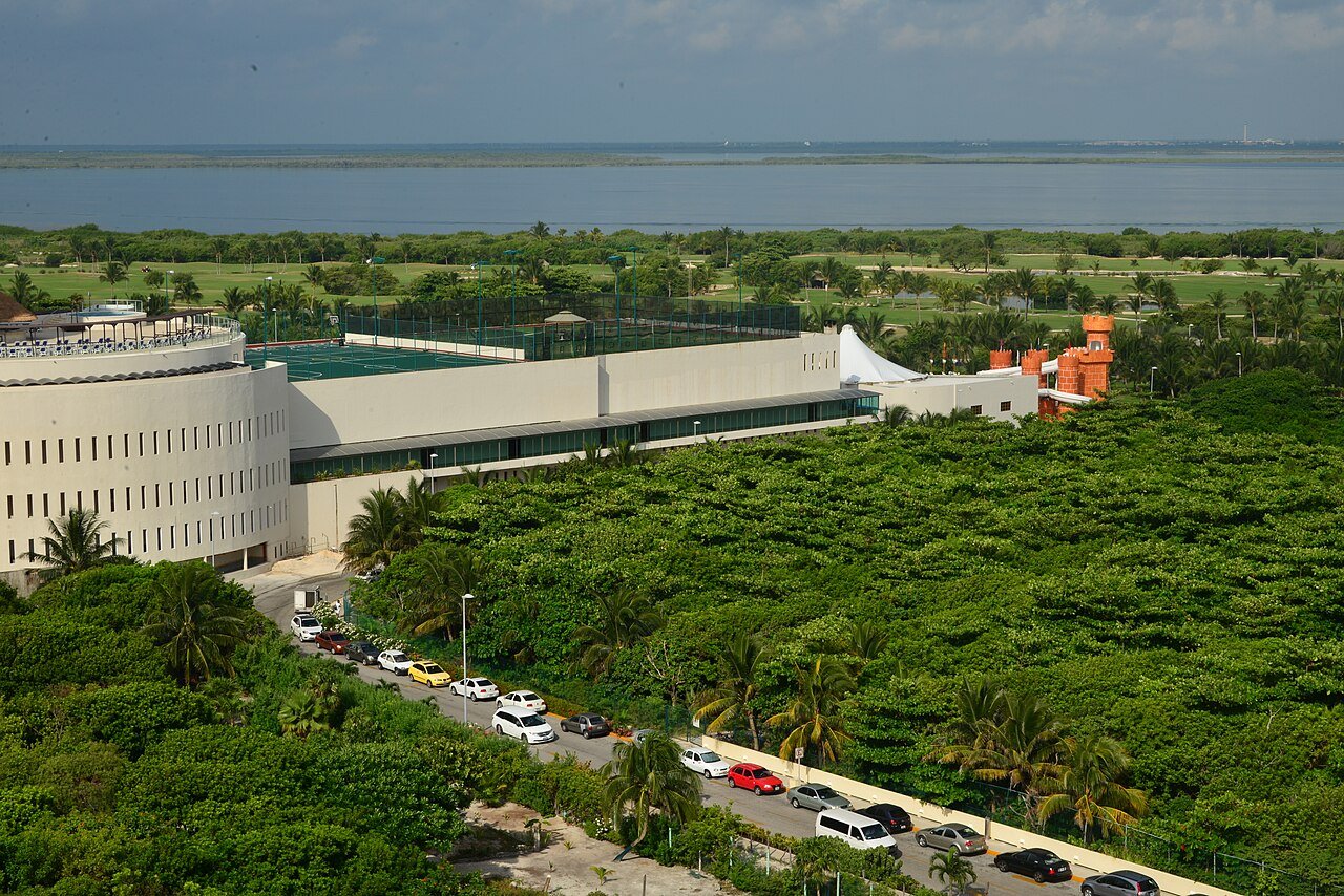 Resort strip in the Cancun Hotel Zone