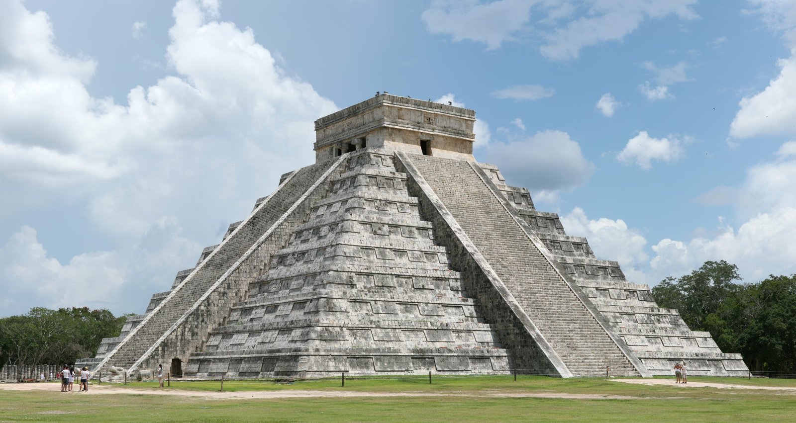 El Castillo pyramid at the Chichén Itzá archaeological site