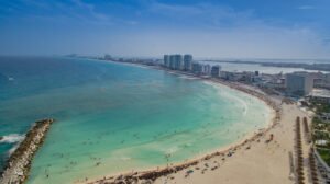 Vista aérea de la Zona Hotelera de Cancún, Quintana Roo, México