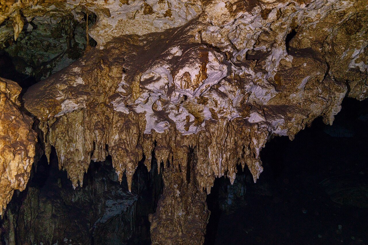 Cenote Dos Ojos, sistema de cuevas para buceo y esnórquel en la Riviera Maya, México