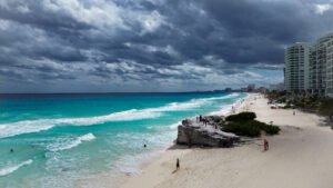 Vista aérea de Playa Gaviota Azul, Cancún, Quintana Roo, México