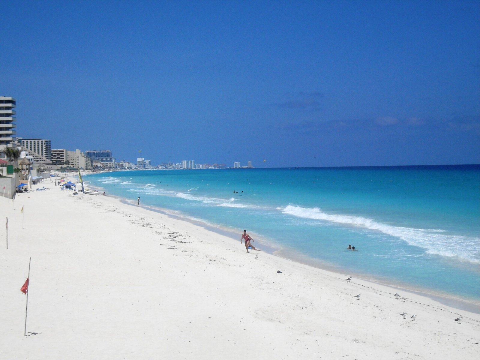 View looking north along the Cancún Hotel Zone coastline, Quintana Roo, Mexico