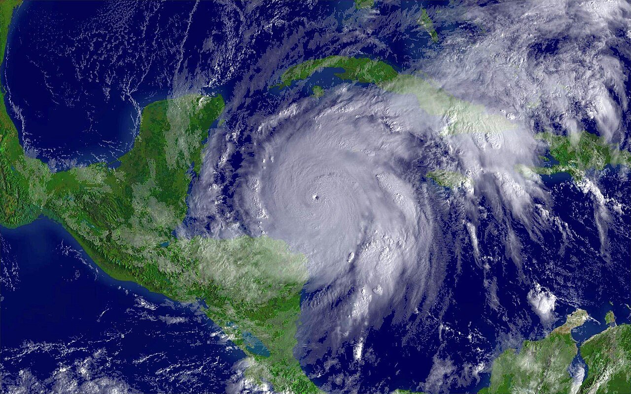 Imagen satelital del Huracán Wilma sobre la Península de Yucatán, octubre 2005