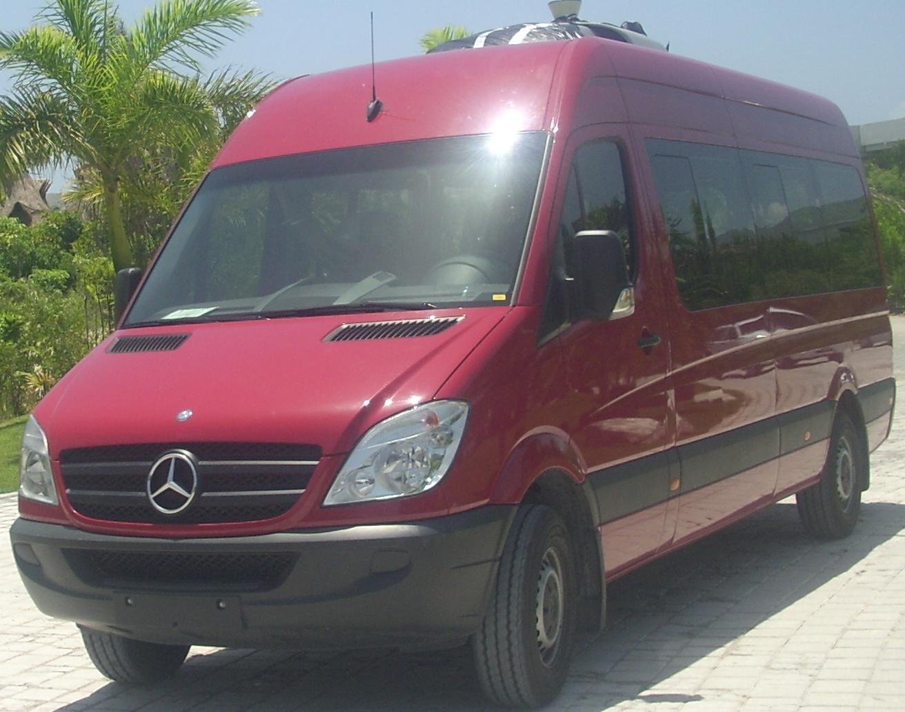 Mercedes-Benz Sprinter large passenger van photographed in Cancun, Quintana Roo, Mexico
