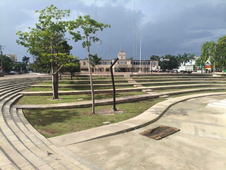 Plaza 28 de Julio, the main square in downtown Playa del Carmen, Quintana Roo, Mexico