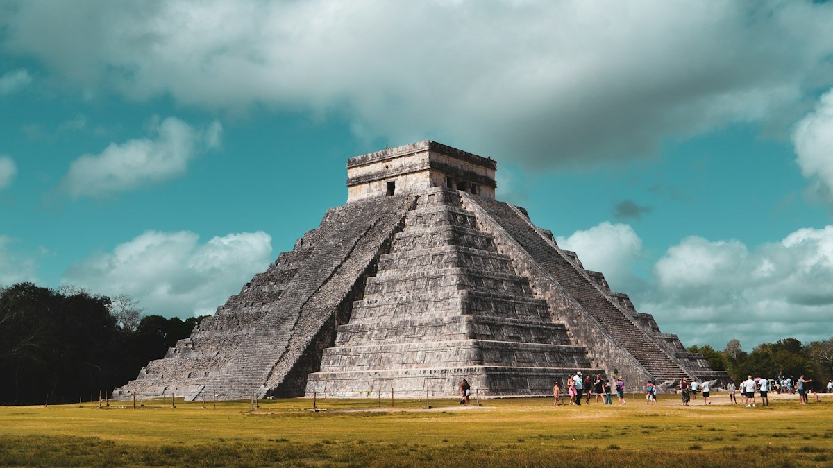 Group of visitors in front of El Castillo pyramid at Chichén Itzá, Yucatán